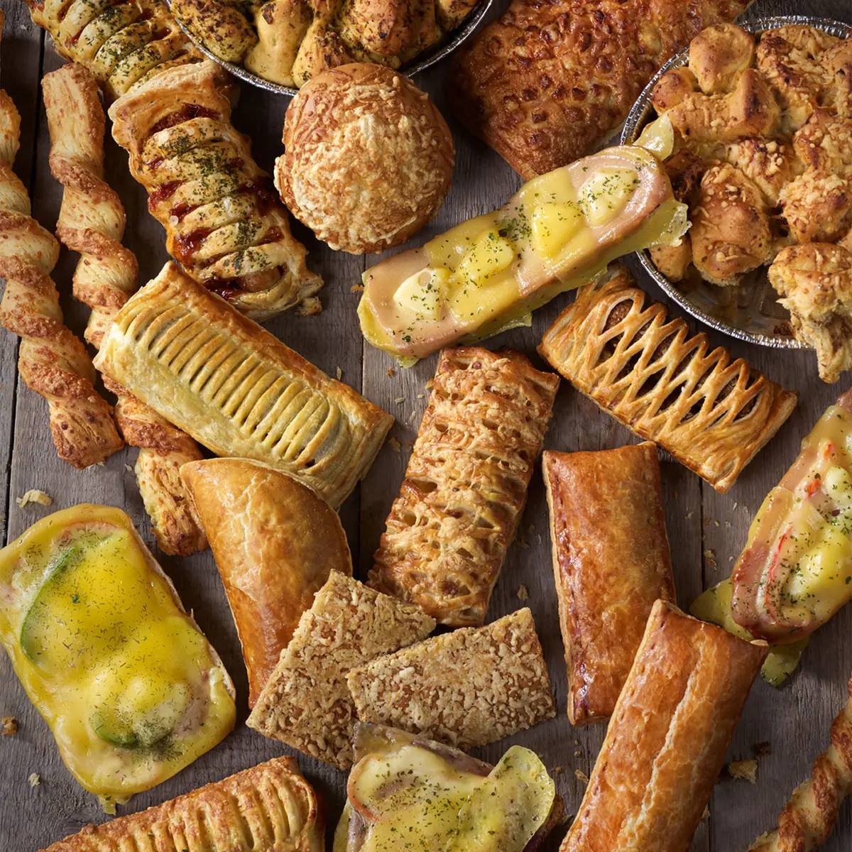 Saucijzenbroodjes, kaasbroodjes en ander hartig bladerdeeggebak